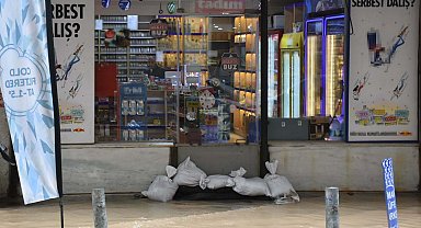 İzmir'de sağanak etkili oluyor; en çok yağışı Dikili aldı