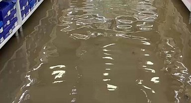 İzmir'de sağanak etkili oluyor; en çok yağışı Dikili aldı