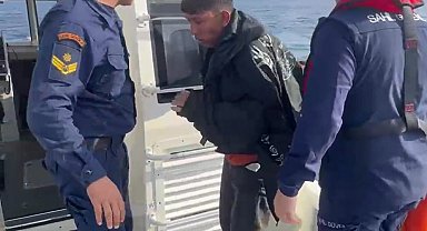 Kaçak yolla Yunanistan'a geçerken bottan düştü, 12 saat yüzerek hayatta kaldı