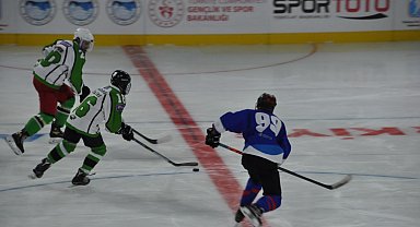 Kars Olimpik Buz Sporları Salonu, sezonu gösteriyle açtı