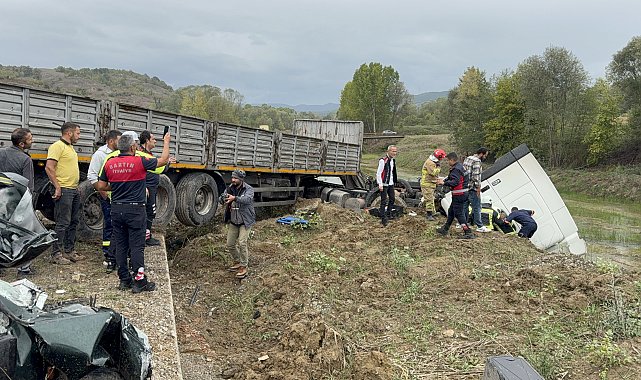Karşı şeride geçen TIR'la çarpışan otomobildeki çift öldü