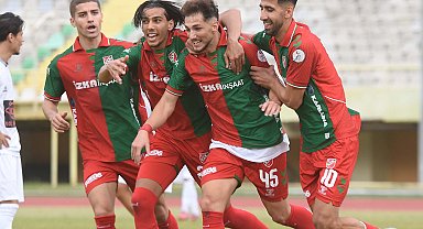 Karşıyaka çift kulvarda zirvede