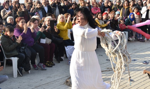 Kent Konseyi Kadın Meclisi kadına şiddete dikkat çekti