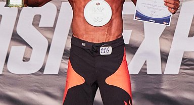 Kilo almak için başladığı vücut geliştirmede 6 ayda 2 kez Türkiye ikincisi oldu