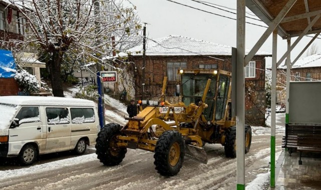 Köy yolları kara karşı tuzlandı