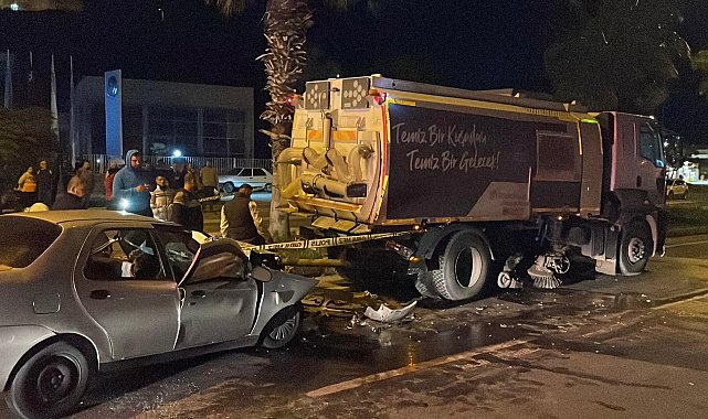 Kuşadası'nda belediye temizlik aracına çarpan otomobilin sürücüsü öldü