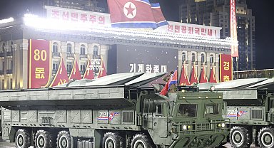 Kuzey Kore'de İşçi Partisi'nin 80'inci kuruluş yıl dönümü askeri geçit töreniyle kutlandı