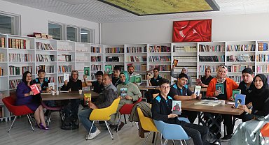 Liseliler, anne ve babalarıyla kitap okuyacak