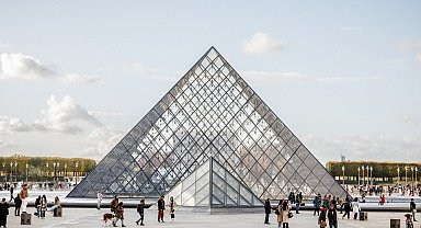 Louvre soygununda 2 şüpheli gözaltına alındı