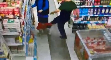 Markette çocuğunu teklemeyen babaya gözaltı