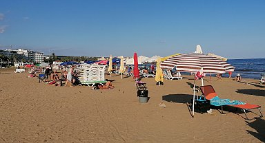 Mersin'de ekimin ortasında deniz keyfi