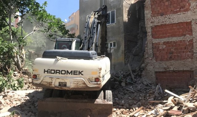 Metruk bina yıkımları sürüyor