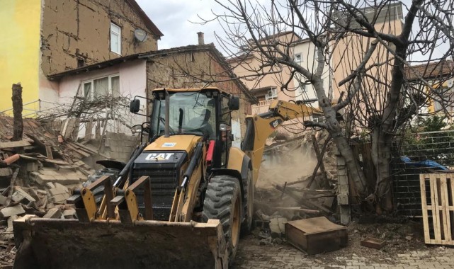Metruk binalar yıkılıyor
