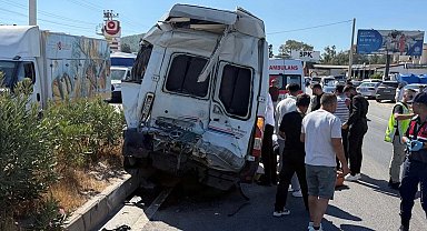 Milas'ta minibüs ile çekici çarpıştı; 1 ölü, 10 yaralı