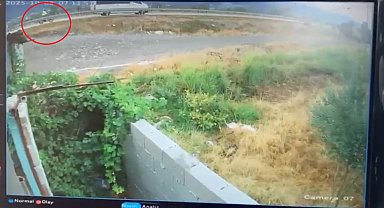 Minibüse çarpan motosikletin sürücüsü öldü; kaza kamerada