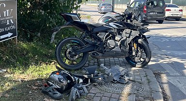 Minibüsle çarpışan motosikletin sürücüsü ağır yaralı