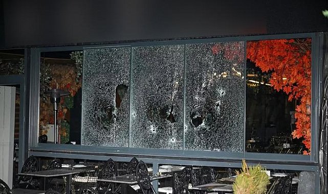 Motosikletle geldiler, iş yerini kurşunlayıp kaçtılar