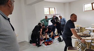 Nefes borusuna et parçası kaçtı, Heimlich manevrası ve kalp masajıyla kurtarıldı