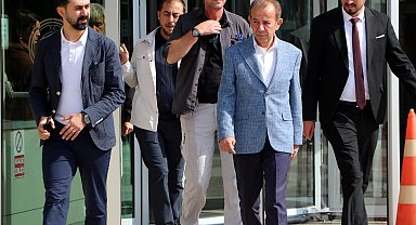 Nefret ve ayrımcılık suçlamasıyla yargılanan Tanju Özcan'ın duruşması ertelendi