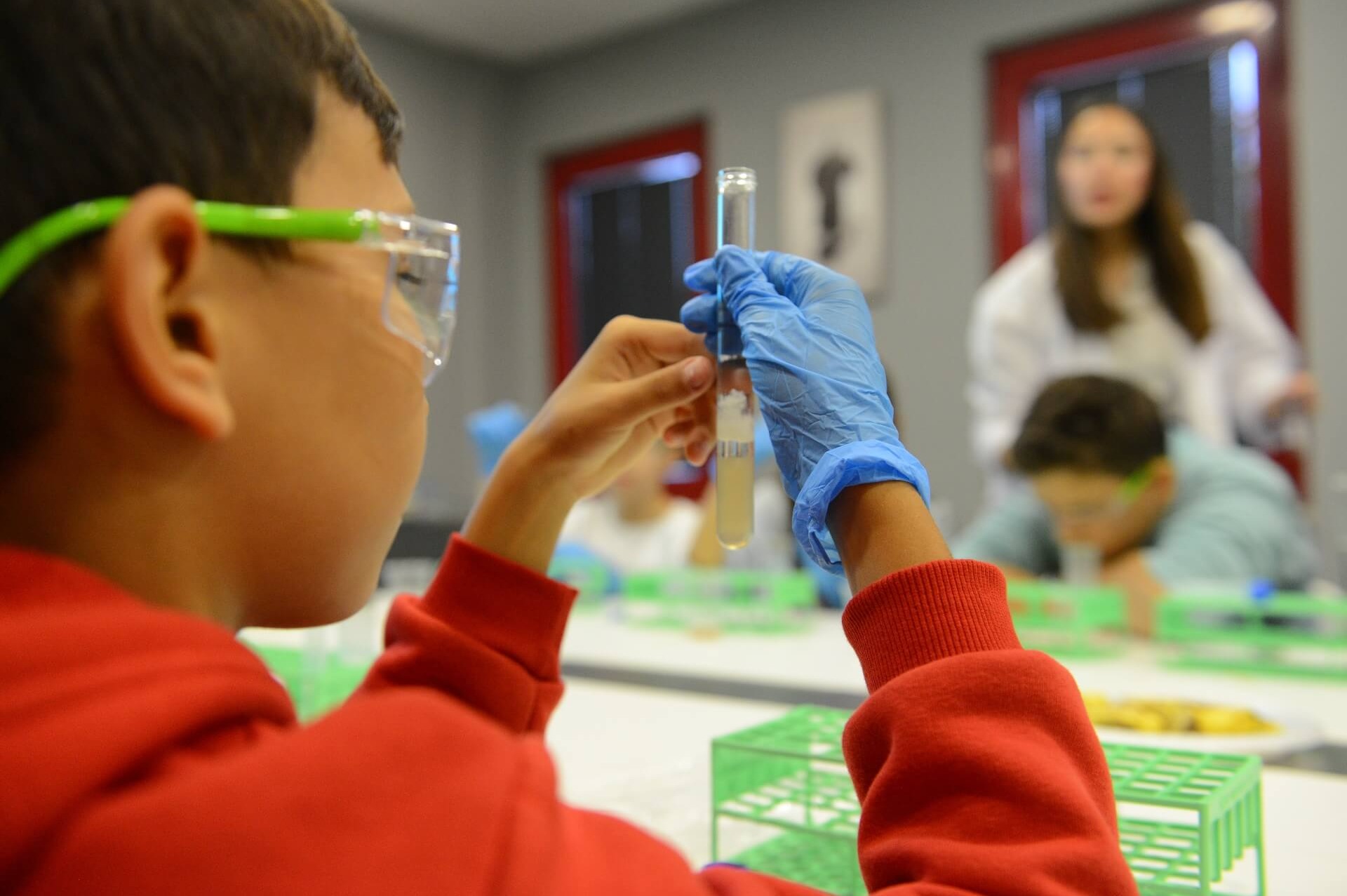 Nilüfer’de çocuklar muzdan DNA izolasyonu yaptı