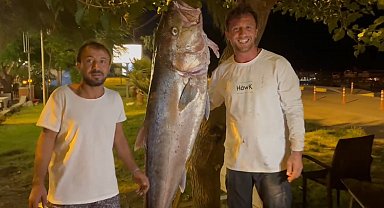 Oltayla 60 kiloluk balık yakalayıp, gelirini kimsesiz çocuklara bağışladılar