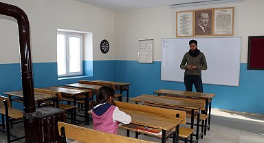 Önceki okulunun tek öğrencisiydi, şimdi 32 arkadaşı var