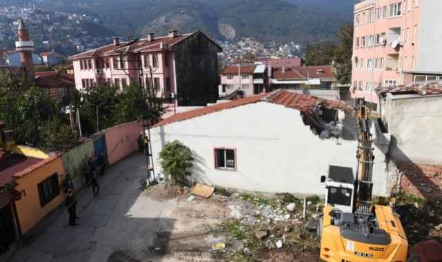 Osmangazi Belediyesi’nden Tarihi Koruyan Yıkım
