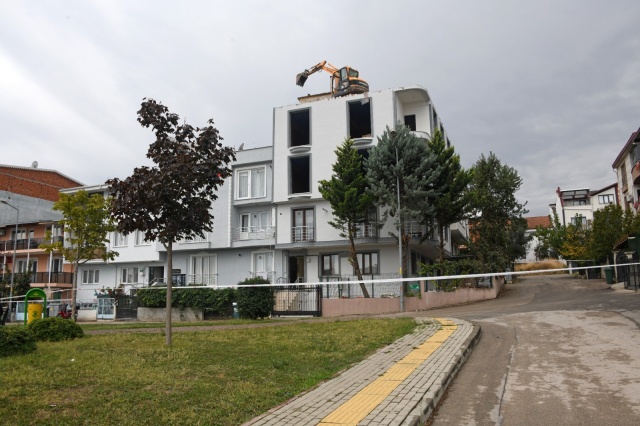 Osmangazi’de Ruhsatsız Katlara Anında Müdahale