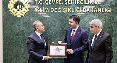 Osmaniye Belediye Meclisi'nden Bakan Kurum'a 'Fahri Hemşehrilik Beratı'