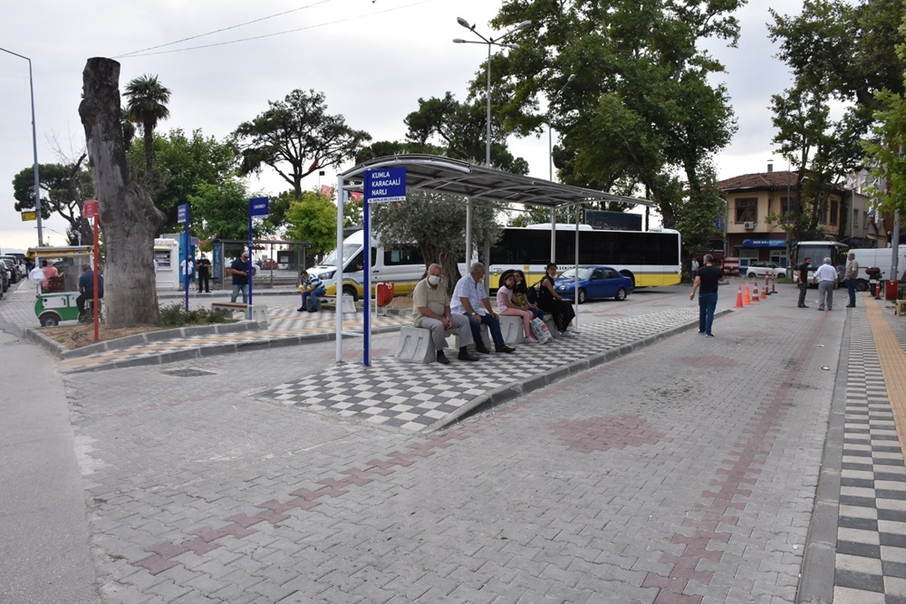 Otobüs durakları yenilendi