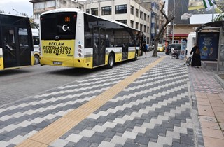 Otobüs durakları yenilendi