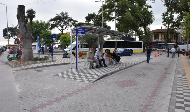 Otobüs durakları yenilendi