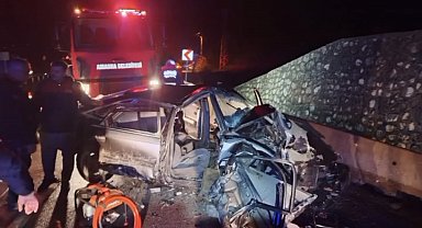 Otomobil, bariyerlere çarptı; baba ile 3 çocuğu yaralandı