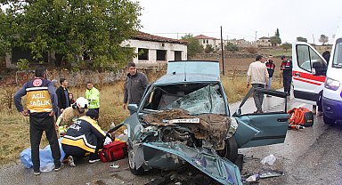 Otomobil ile kamyonet çarpıştı; 1 bebek öldü, 5 yaralı