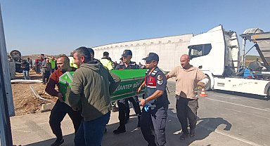 Otomobil ile kamyonet çarpıştı: 1 ölü, 1 yaralı