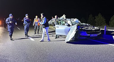 Otomobil, kavşakta bekleyen kamyona çarptı; 1 ölü, 1 yaralı