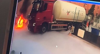 Otomobili alev alan sürücü: Yangın, tıbbi oksijen dolum yapıldığı anda çevreye yayılan gaz nedeniyle çıktı