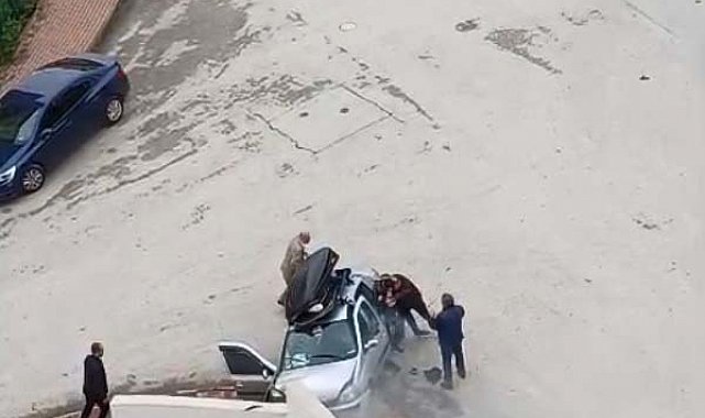 Otomobili, husumetli olduğu ailenin üzerine sürdü; o anlar kamerada