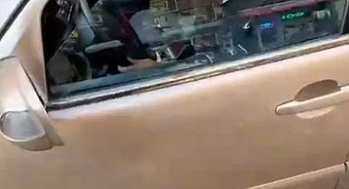 Otomobiliyle ters yönde giden sürücü, motosikletliyle tartıştı; o anlar kamerasında