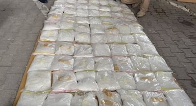 Otoyolda durdurulan otomobilde 100 kilo metamfetamin ele geçirildi; 1 gözaltı