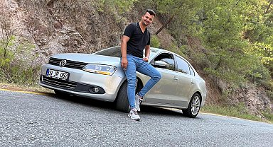 Otururken bacağına isabet eden yorgun mermiyle yaralandı