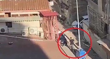 Oyun salonuna pompalı ile ateş açıp kaçtı, polisin takibiyle yakalandı; o anlar kamerada