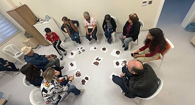 Özel gereksinimli bireylere sanatla terapi