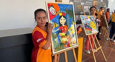 Özel gereksinimli çocuklardan 'Melek Kalpler, Sarı Kırmızı Hayaller' sergisi