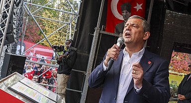 Özgür Özel, Brüksel'de düzenlenen mitinge katıldı