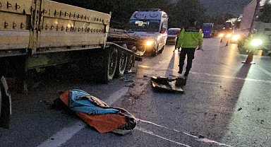 Patlayan lastiği değiştirirken, TIR'ın çarptığı sürücü öldü