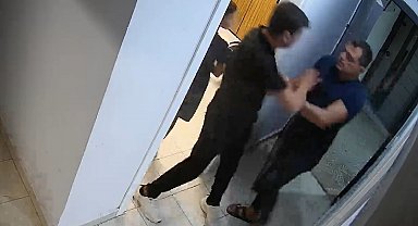 Polis merkezinde 'kayınbirader dayağı', o anlar kamerada