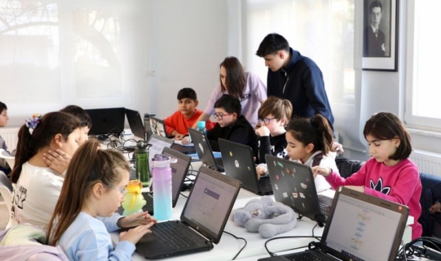 Robotik Kodlama İle Geleceğe Hazırlanıyorlar