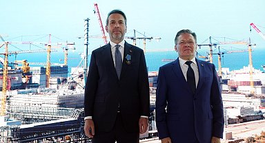 Rusya'dan Bakan Bayraktar'a iş birliği nişanı