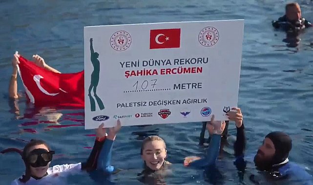 Şahika Ercümen'den cumhuriyetin 102'nci yılı ve Gazze için yeni dünya rekoru